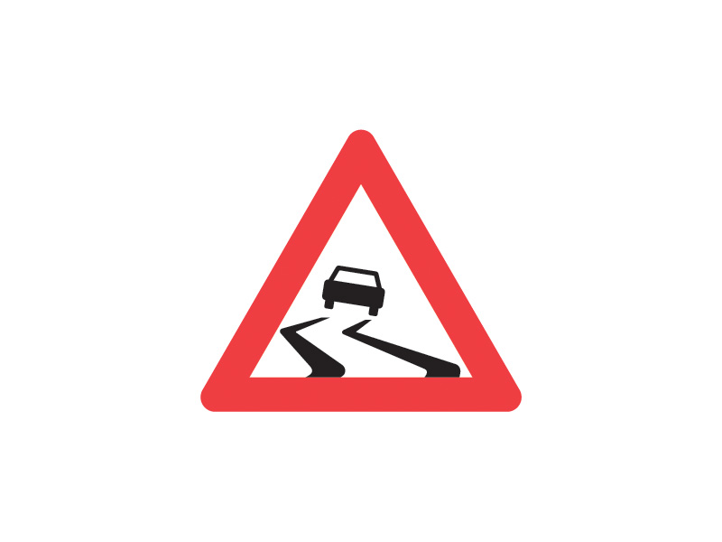 A31 - Glat vej. Vær særlig opmærksom på vejens udstyr. Kørebanen kan være glat, selvom det ikke er vådt, fx ved jordkørsel, blade eller anden belægning.