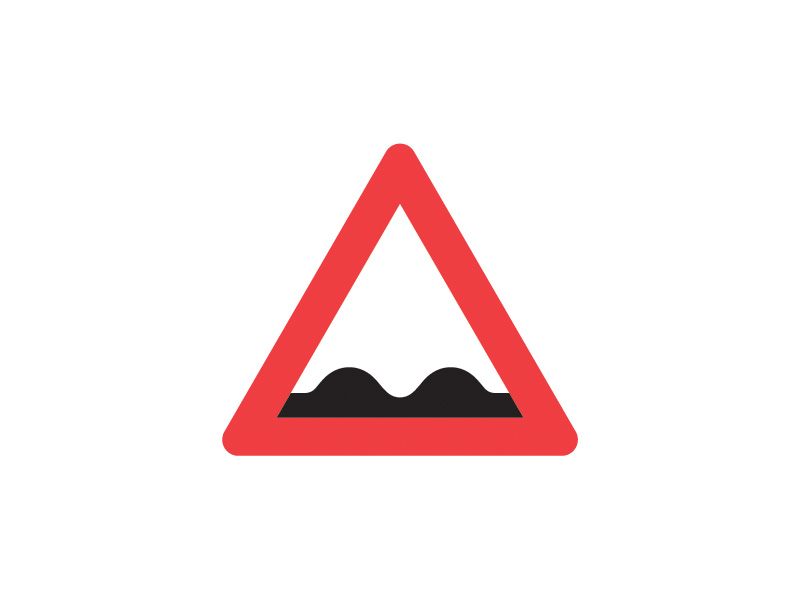 A37 - Ujævn vej. Vær særlig opmærksom på vejens udstyr. Bump på vejen laves, for at få trafikanter til at nedsætte hastigheden.